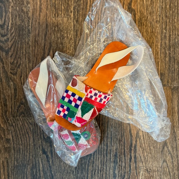 NIB MOMO New York x Anthropologie Dessa Embroidered Sling Back Leather Sandals - Picture 8 of 16